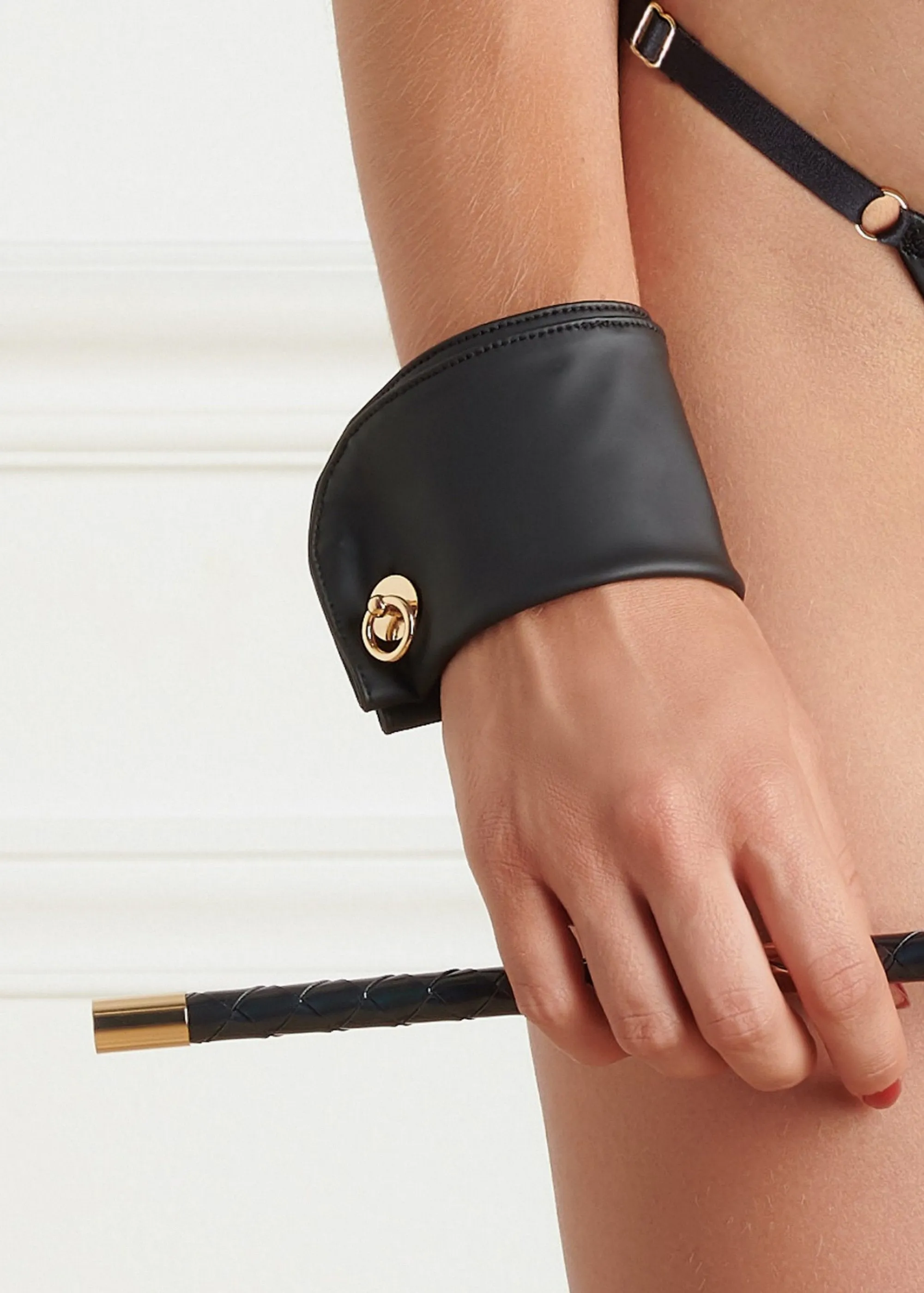 Chambre Noire Handcuffs