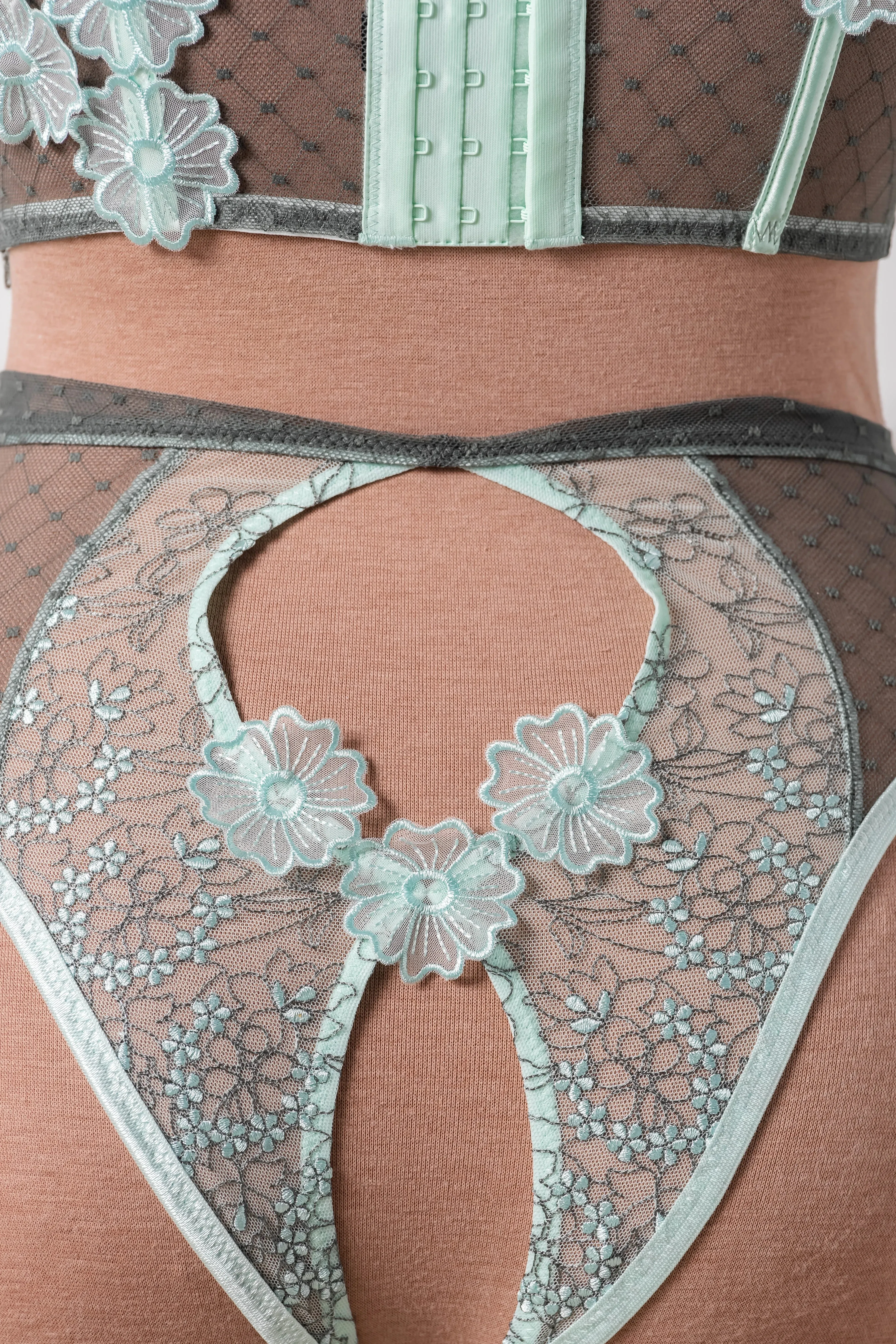 Embroidered High Waist Backless Panty - Mint Julep