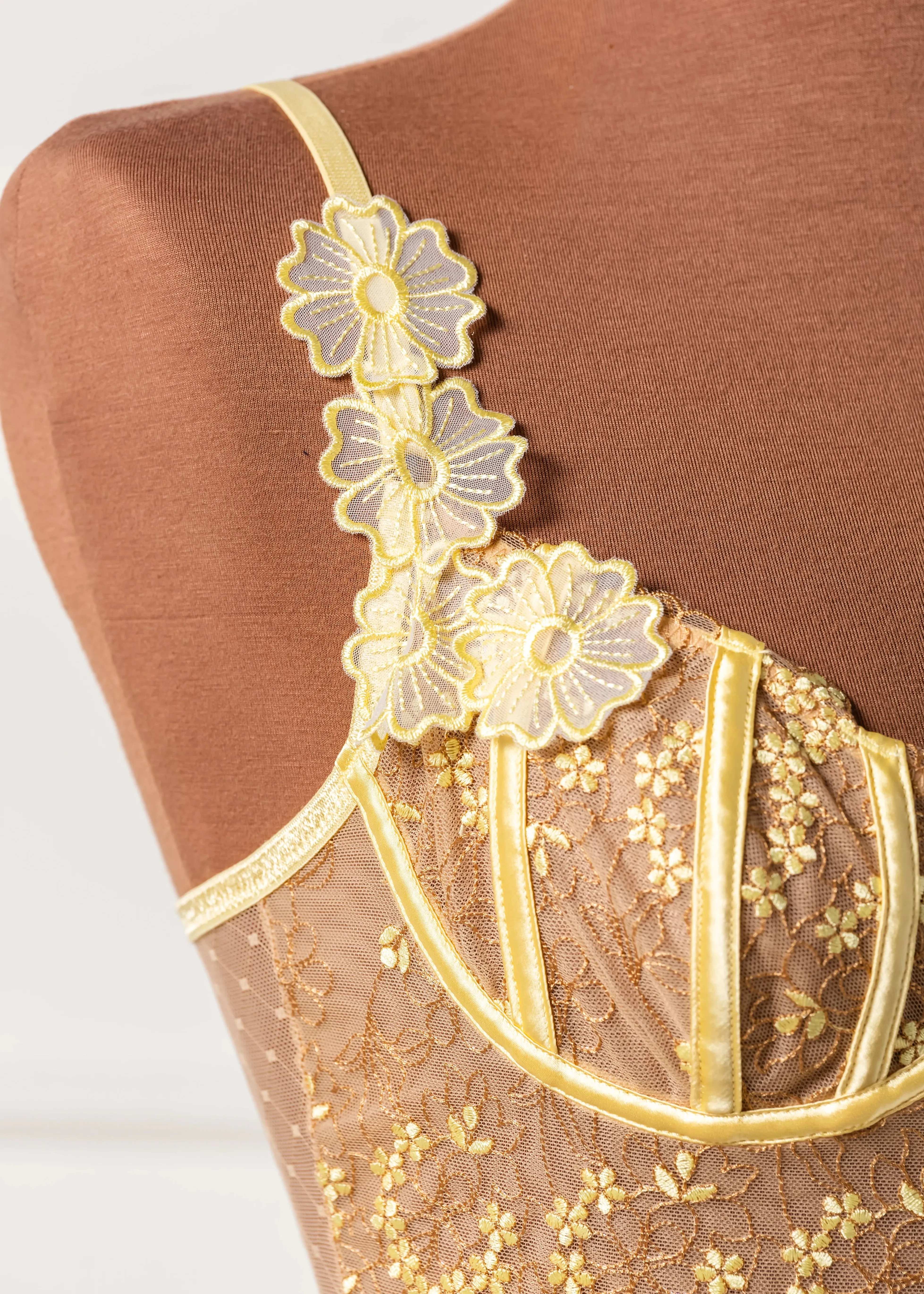 Embroidered Underwire Lace-Up Corset - Lemon Chiffon
