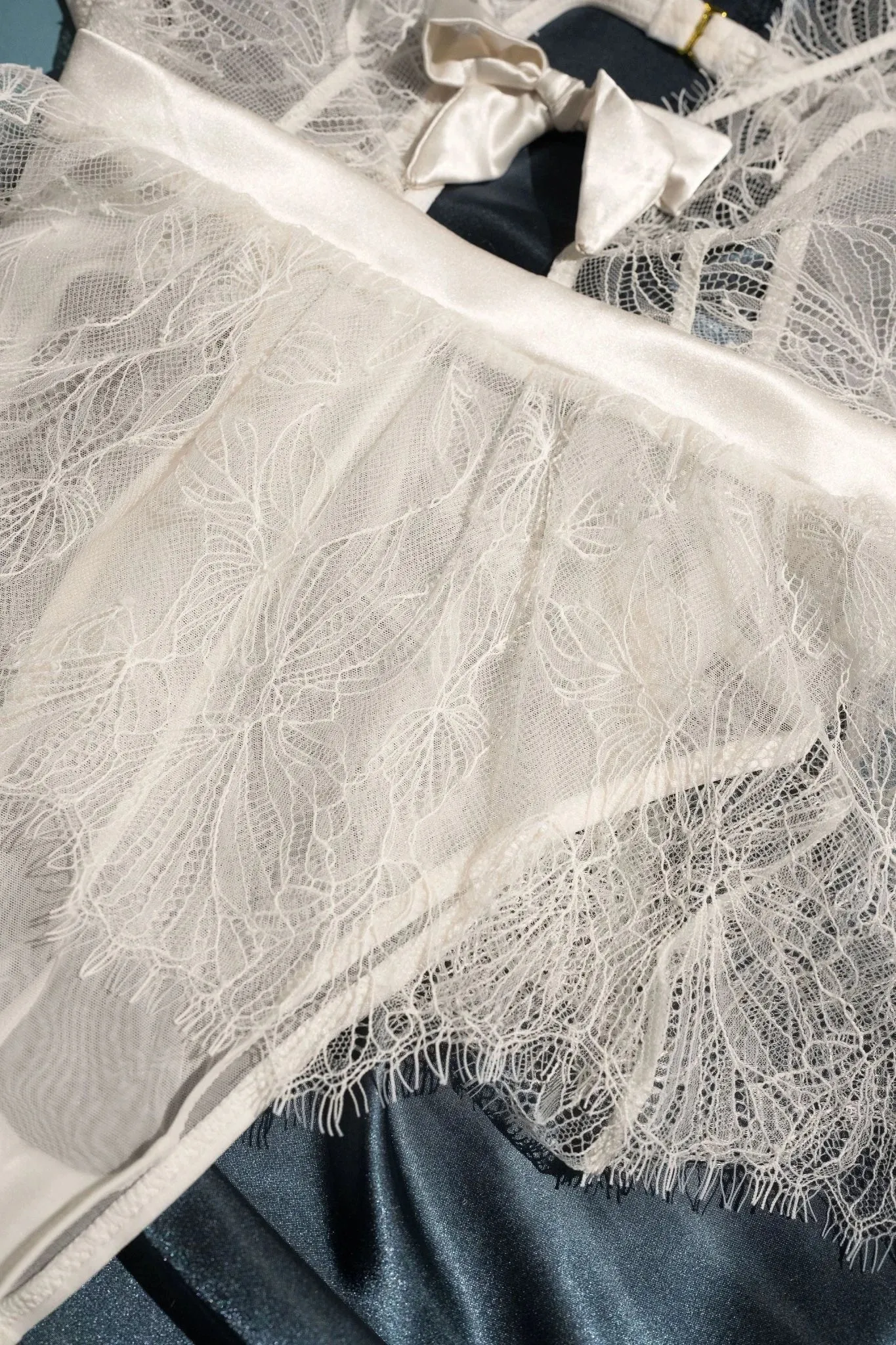 Eyelash Lace Crotchless Teddy - Pearl